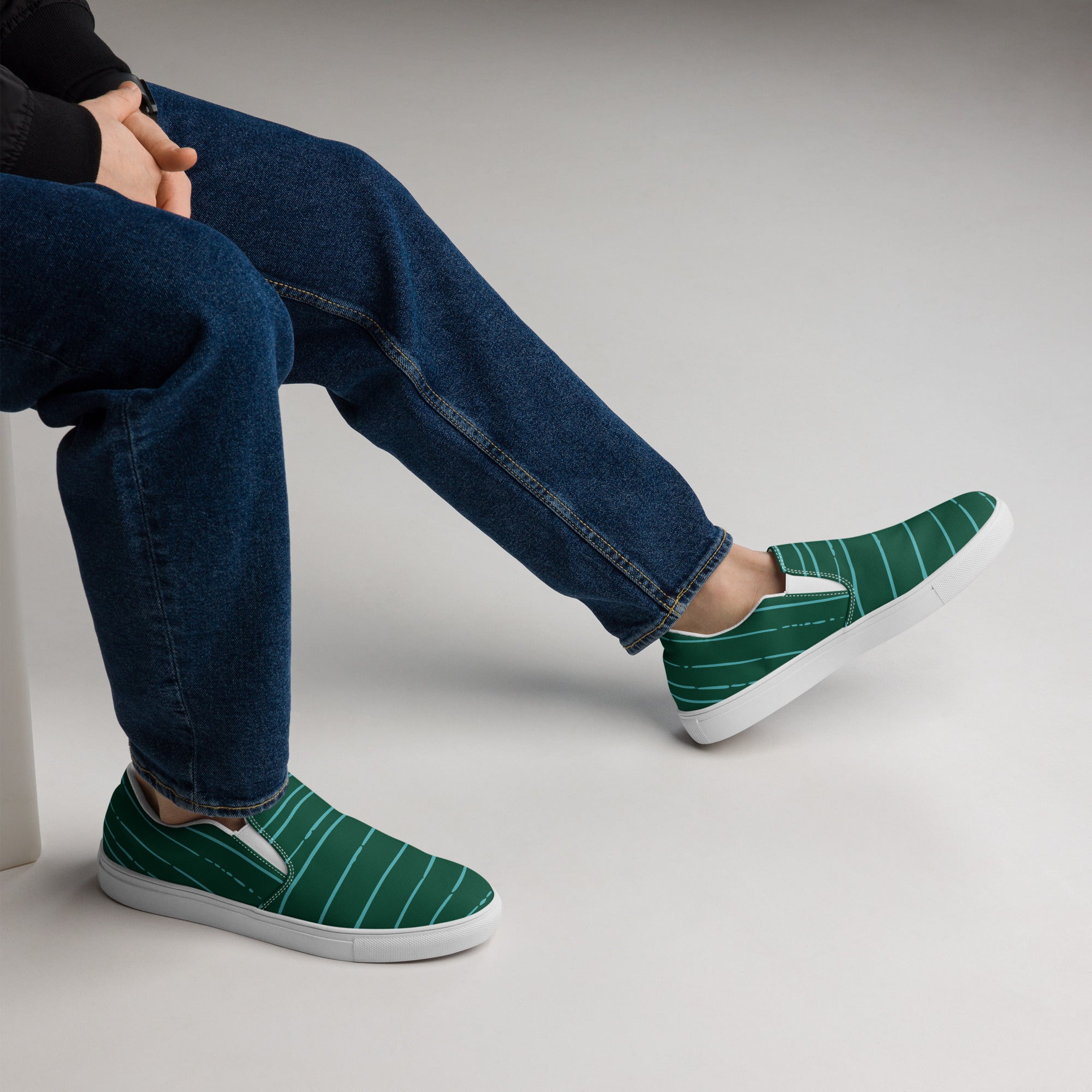 Green Strip Abstract Pattern Men’s Slip-On Canvas Shoes Comfortabl and stylish